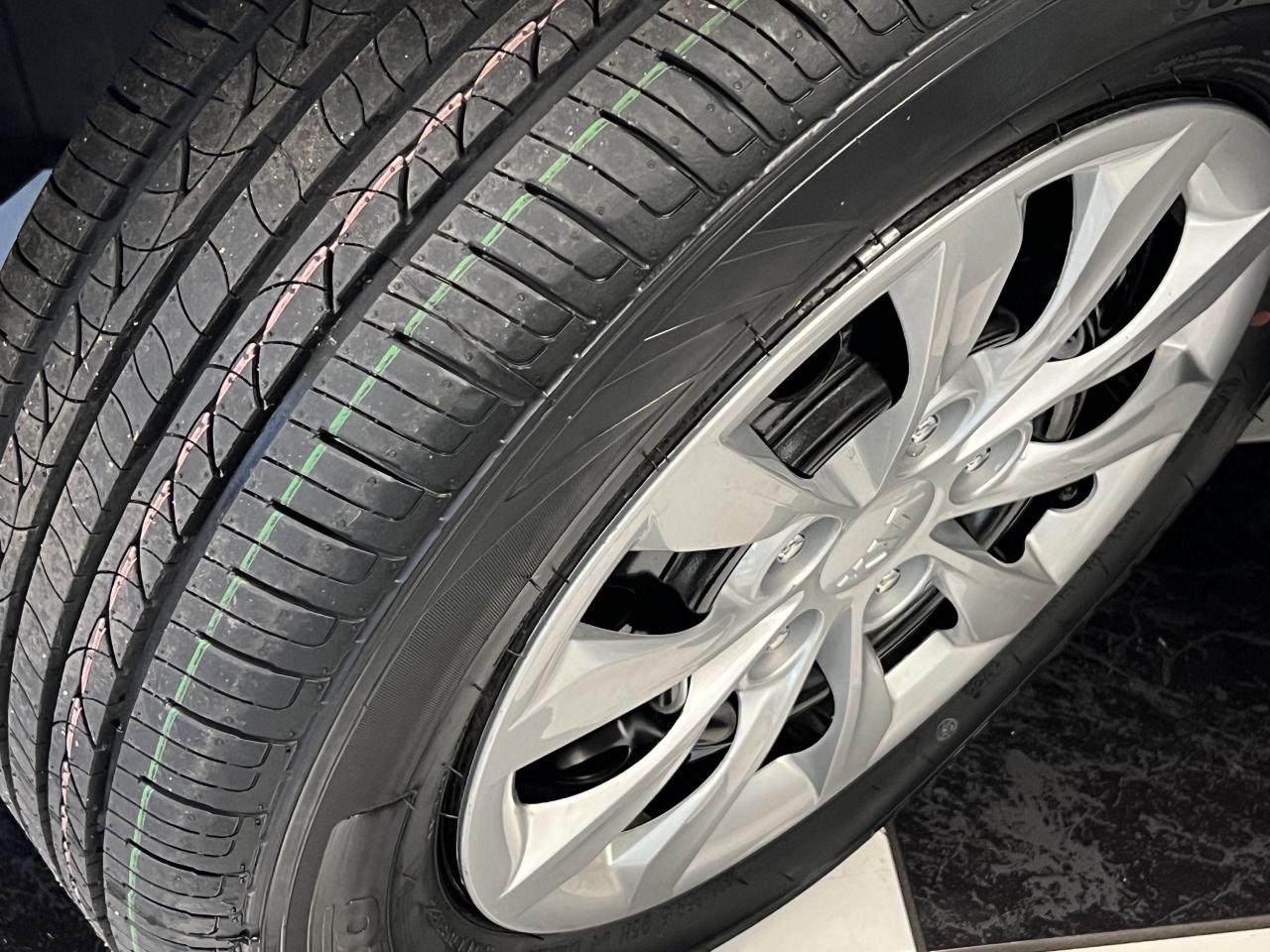 2017 Kia Forte LX+ApplePlay+New Tires+Camera+Heated Seats+A/C - Photo #11