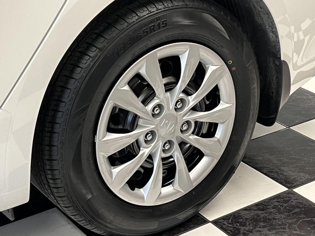 2017 Kia Forte LX+ApplePlay+New Tires+Camera+Heated Seats+A/C Photo52