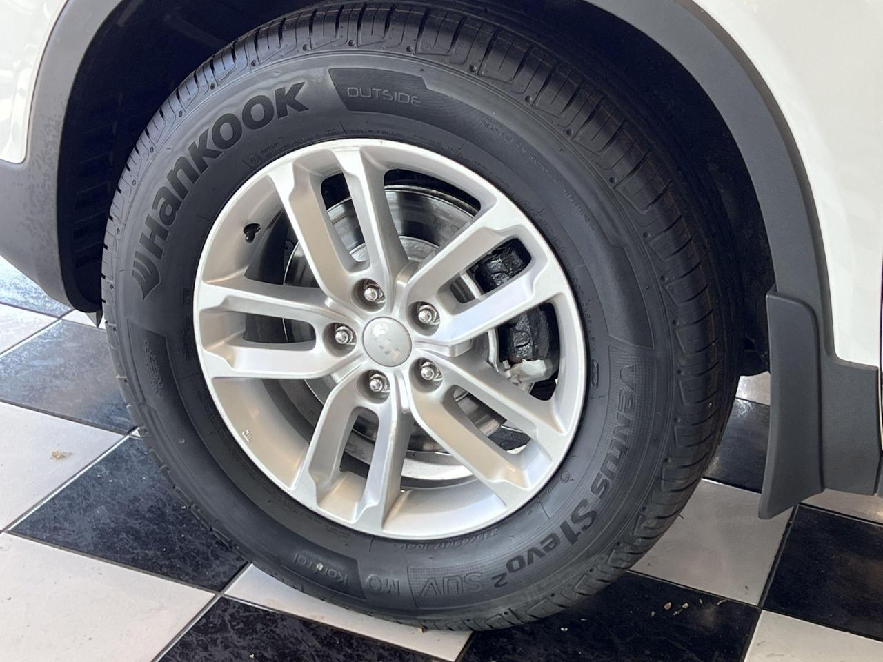 2014 Kia Sorento AWD+New Tires & Brakes+Heated Seats+CLEAN CARFAX - Photo #48