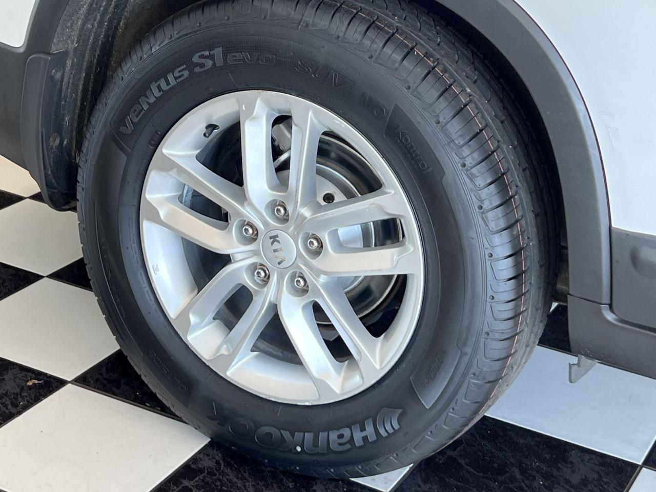 2014 Kia Sorento AWD+New Tires & Brakes+Heated Seats+CLEAN CARFAX - Photo #50
