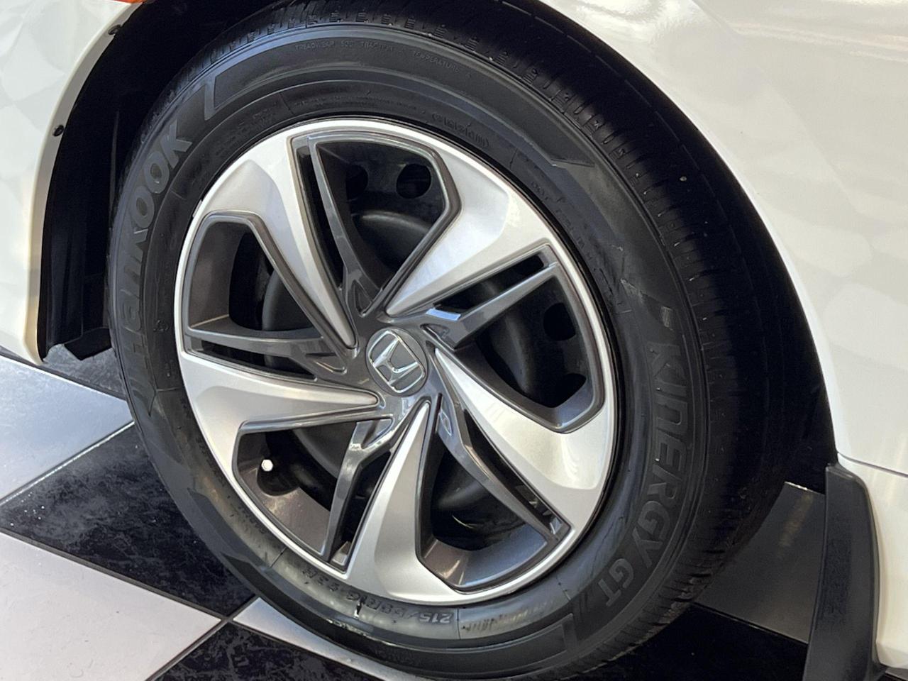 2018 Honda Civic LX+New Brakes+Camera+ApplePlay+CLEAN CARFAX Photo120
