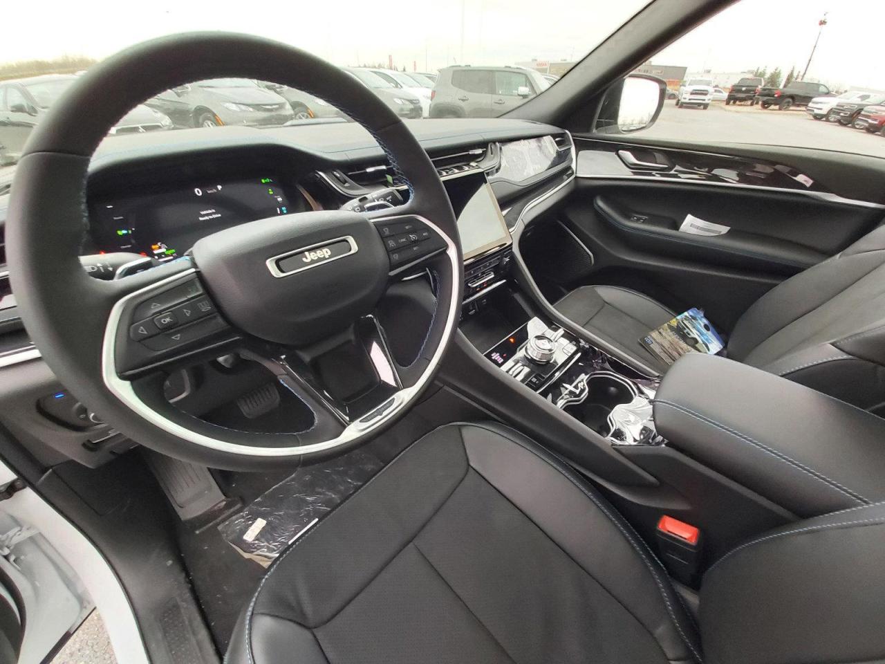 2022 Jeep Grand Cherokee 4xe Trailhawk Photo3