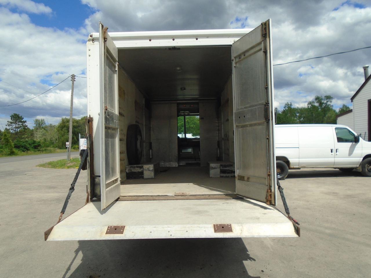 2006 Chevrolet C4500 BOX TRUCK TAIL GATE - Photo #46