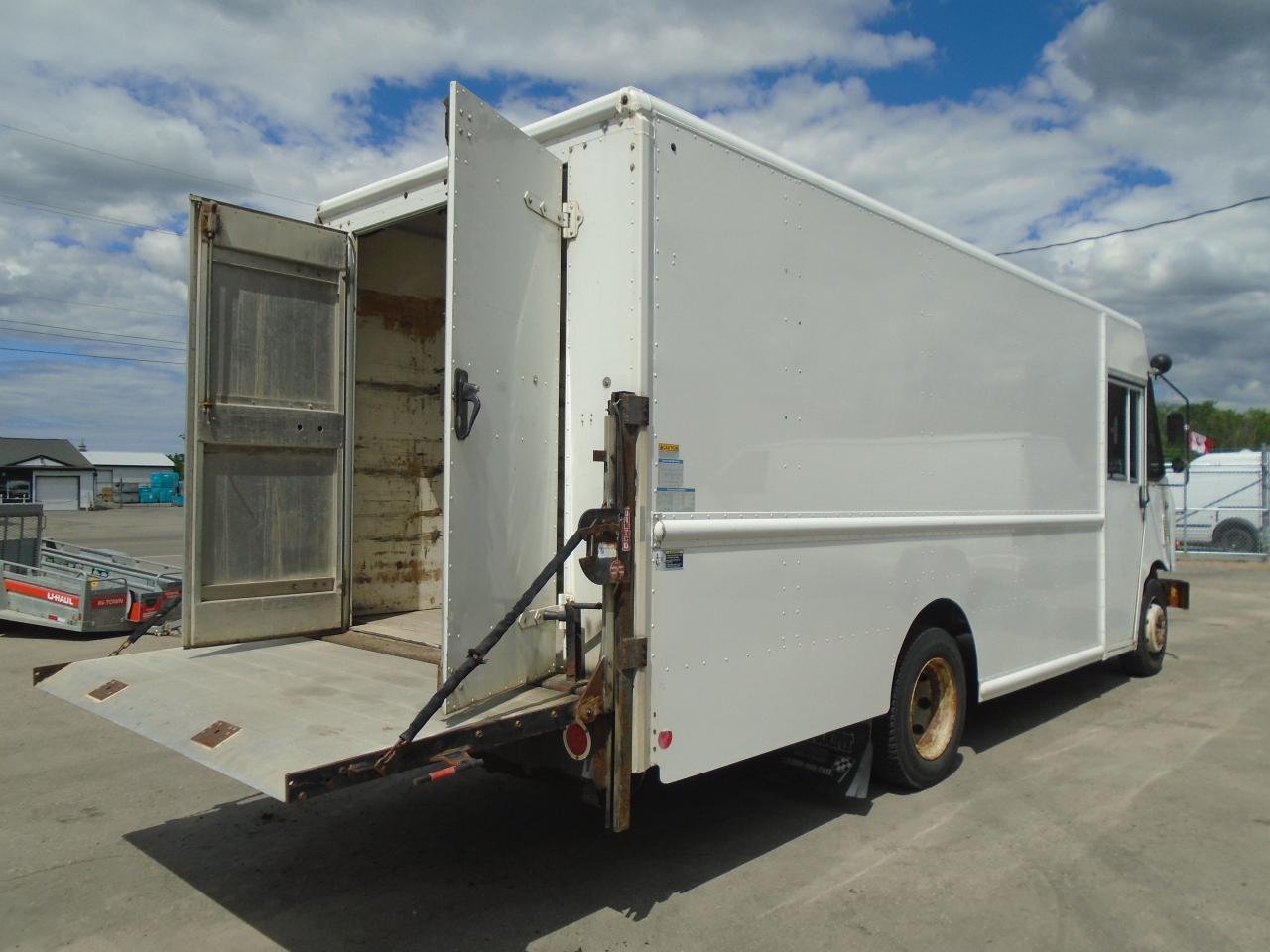 2006 Chevrolet C4500 BOX TRUCK TAIL GATE Photo2