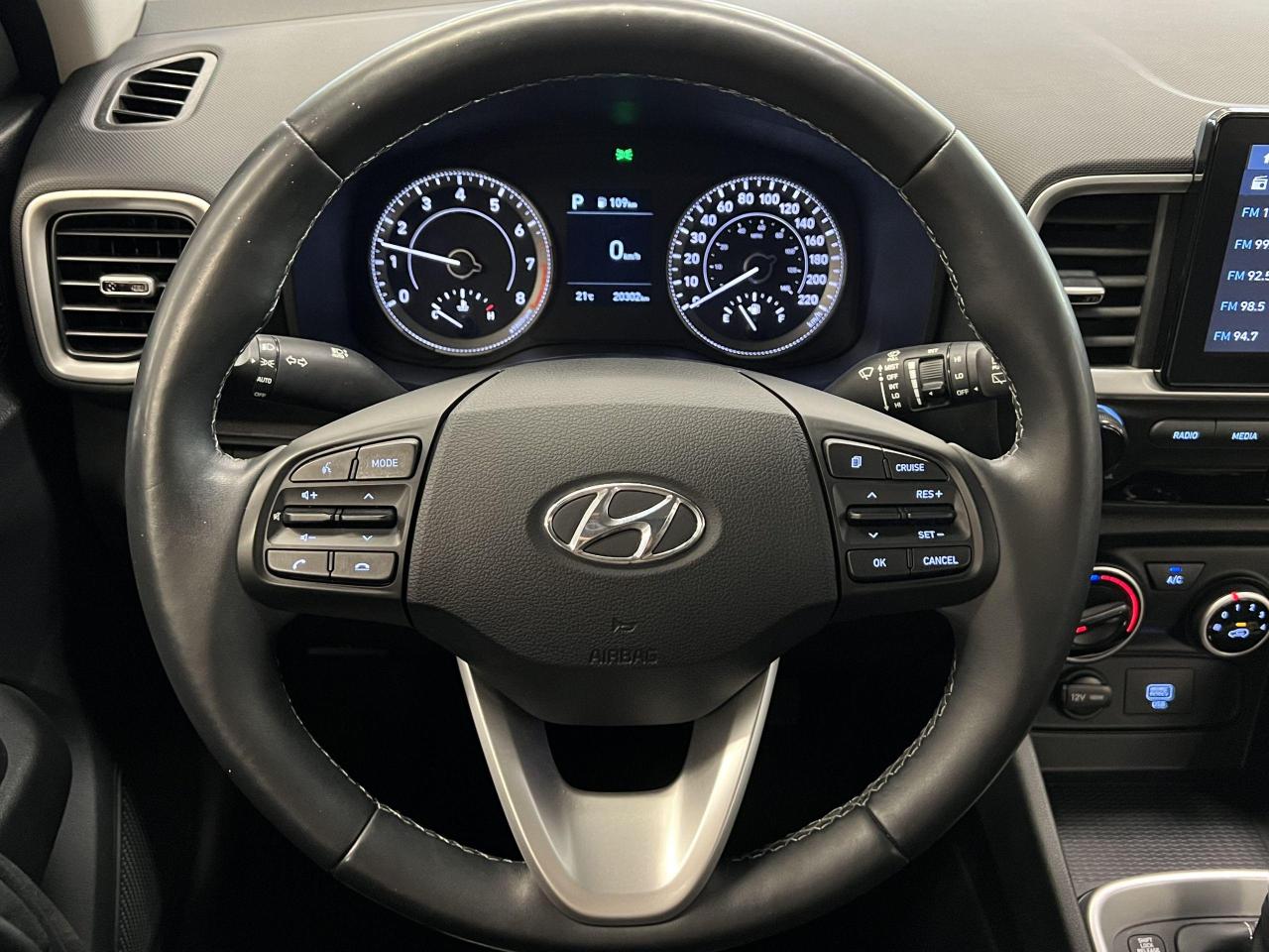 2020 Hyundai Venue Preferred+Apply Play+Heated Steering+CLEAN CARFAX - Photo #9