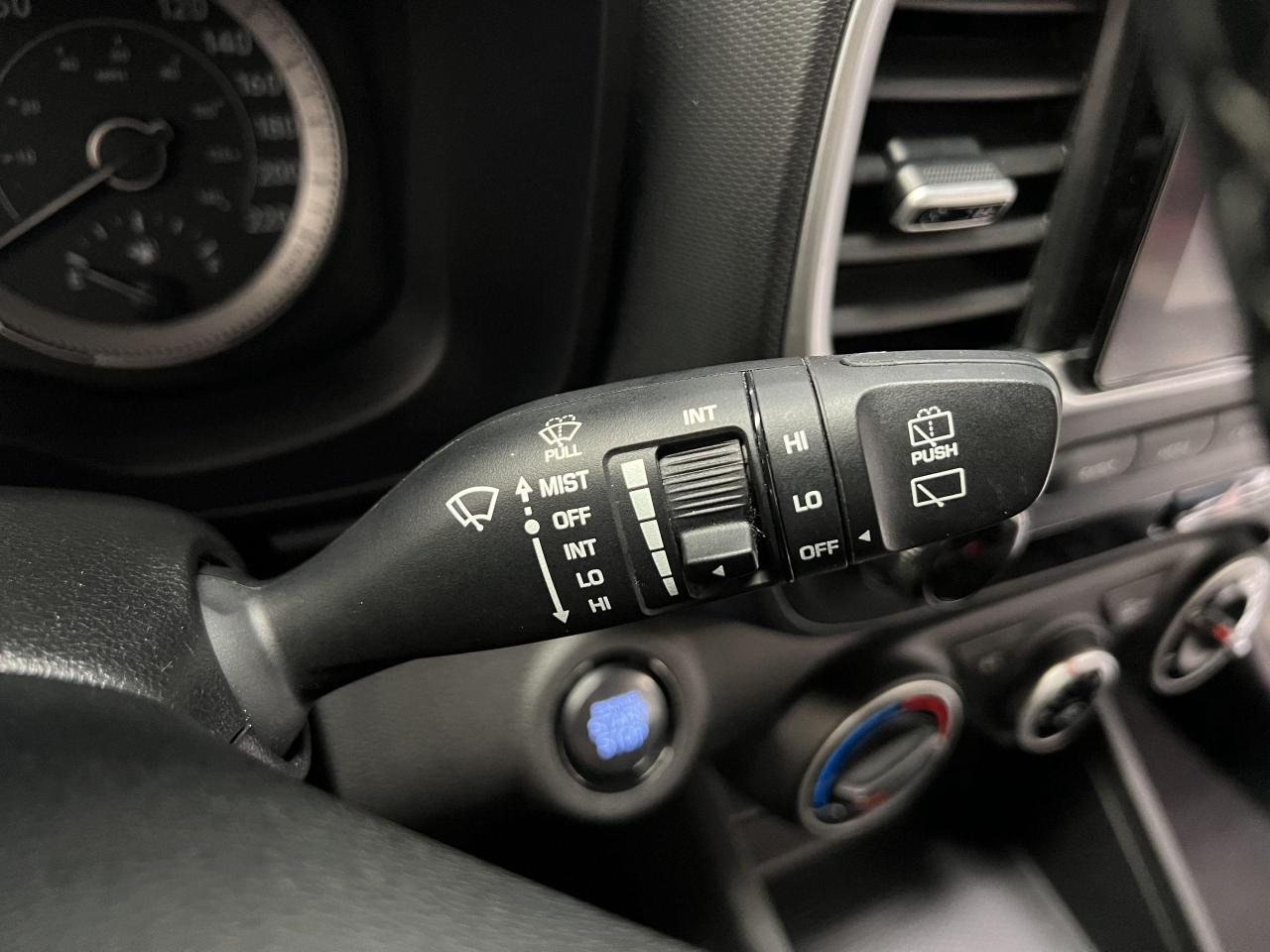 2020 Hyundai Venue Preferred+Apply Play+Heated Steering+CLEAN CARFAX - Photo #46