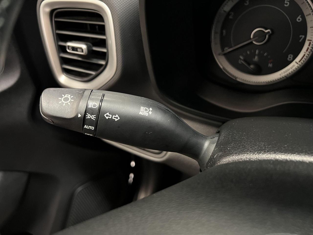 2020 Hyundai Venue Preferred+Apply Play+Heated Steering+CLEAN CARFAX - Photo #47