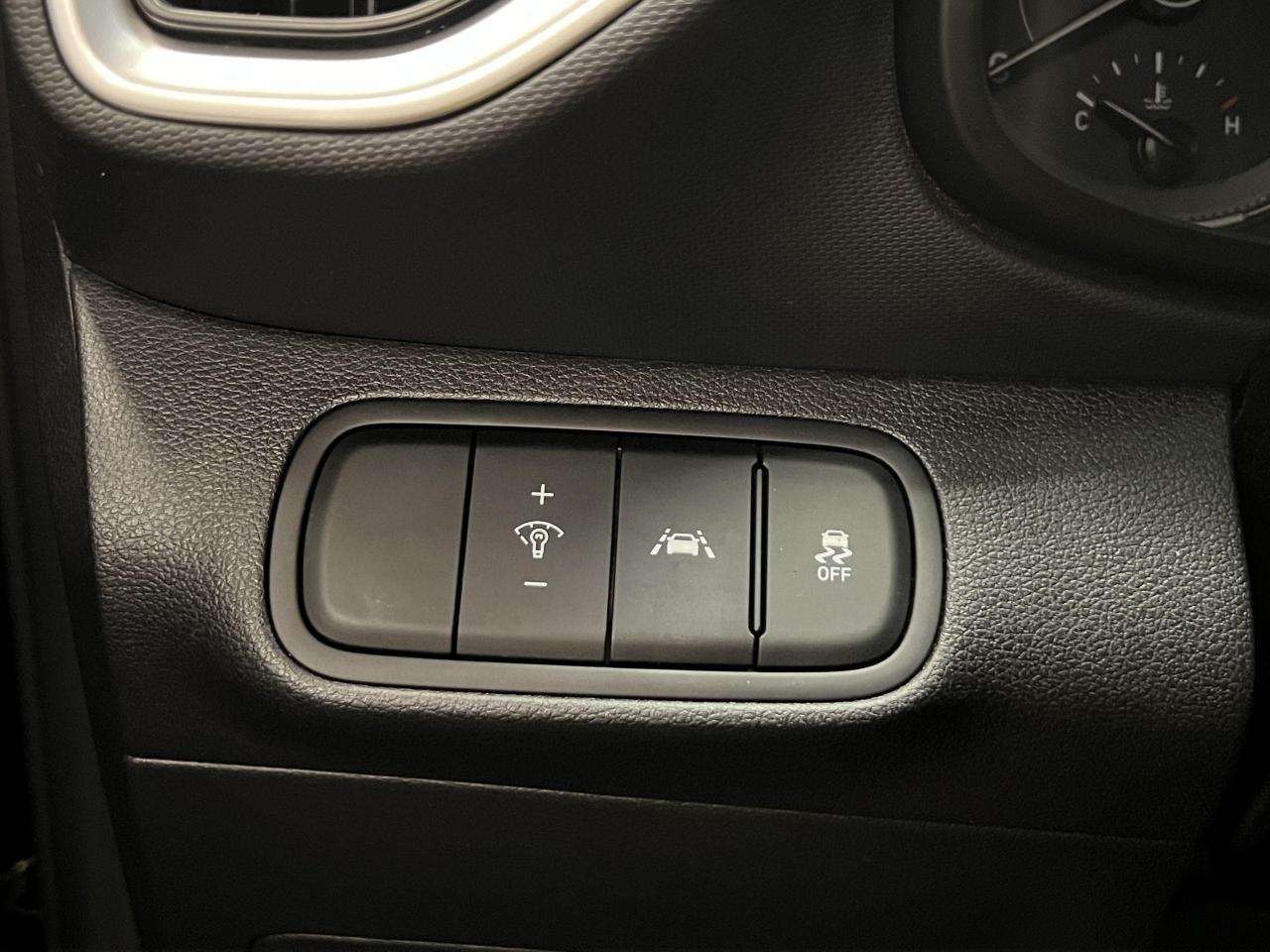 2020 Hyundai Venue Preferred+Apply Play+Heated Steering+CLEAN CARFAX - Photo #48