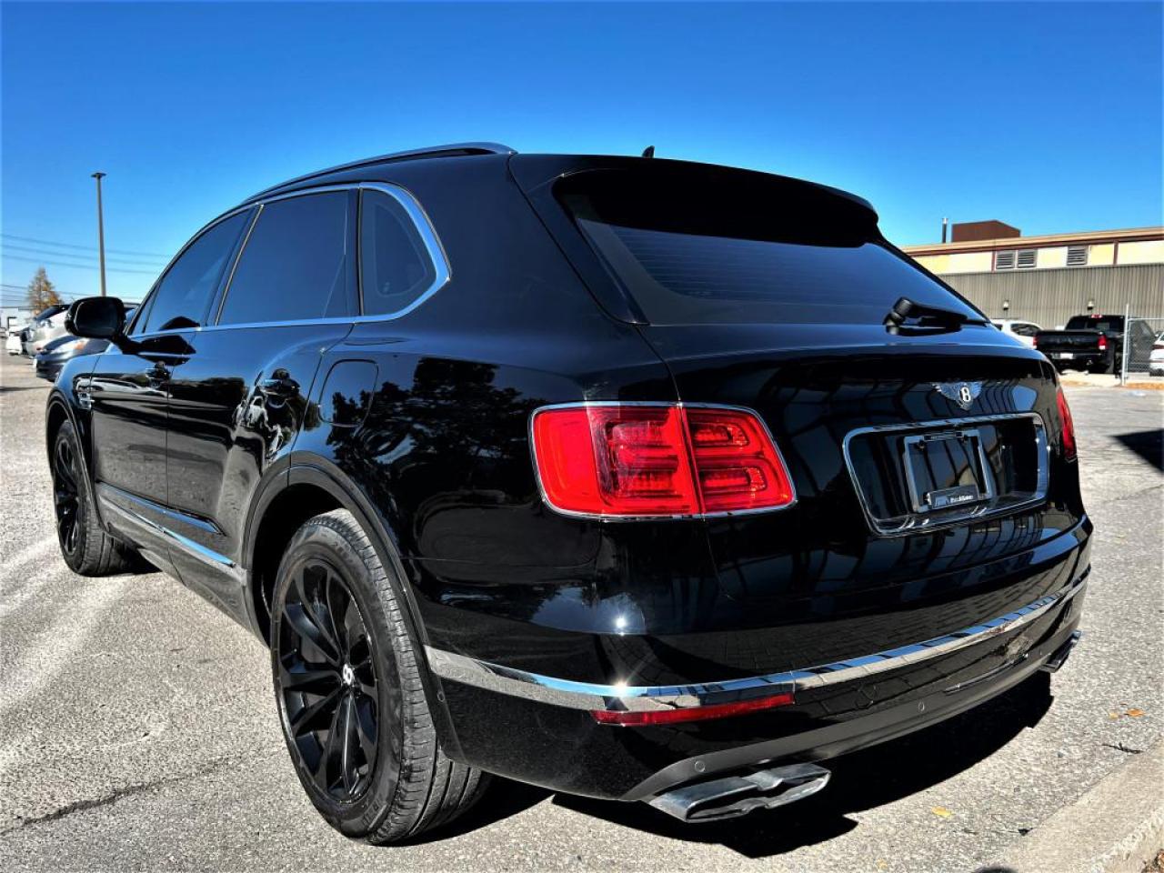 2020 Bentley Bentayga HYBRID|AWD|RED LEATHER INTERIOR|449 HP|PANORAMIC ROOF Photo3