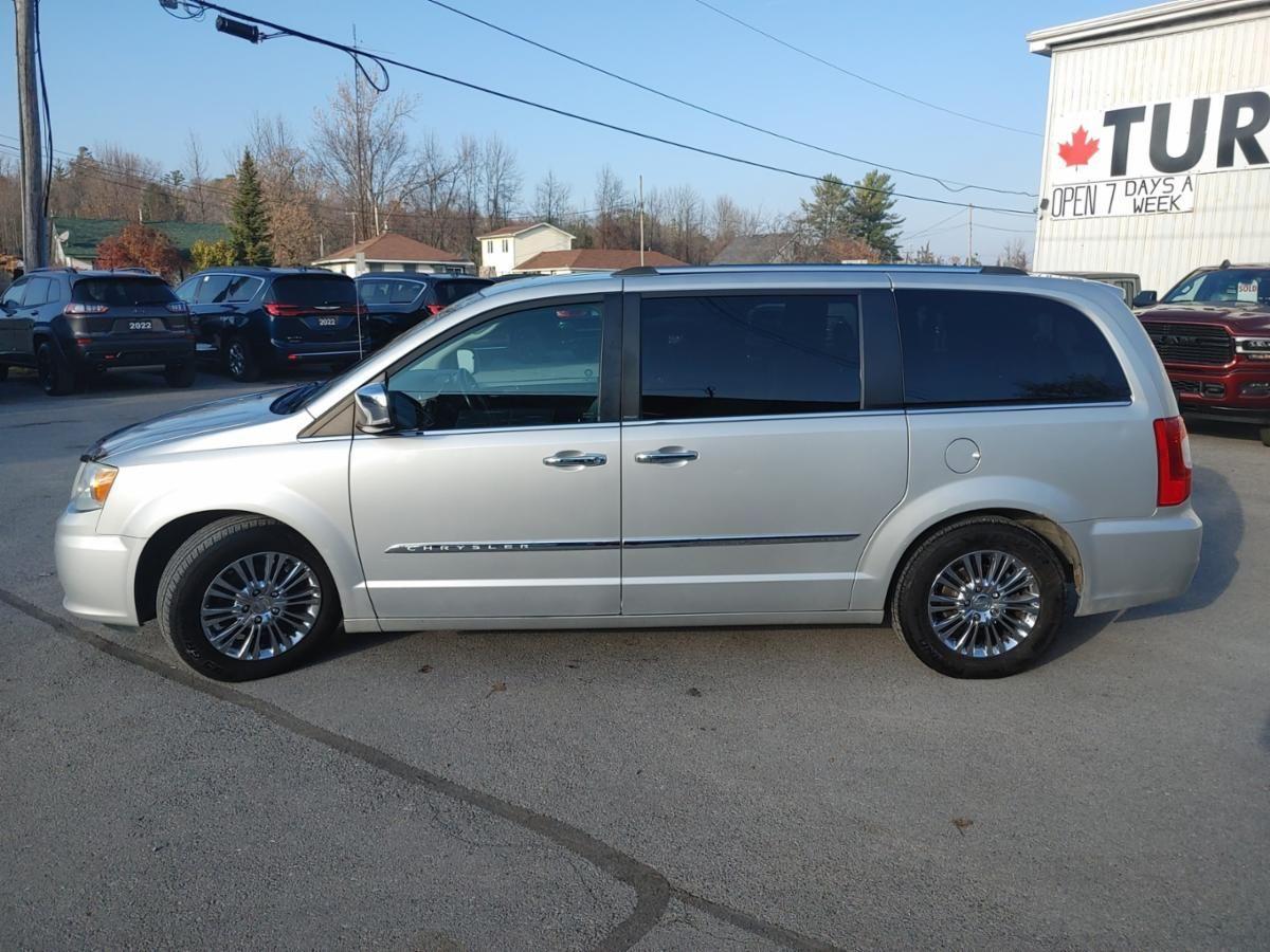 2011 Chrysler Town & Country 4dr Wgn Limited - Photo #1