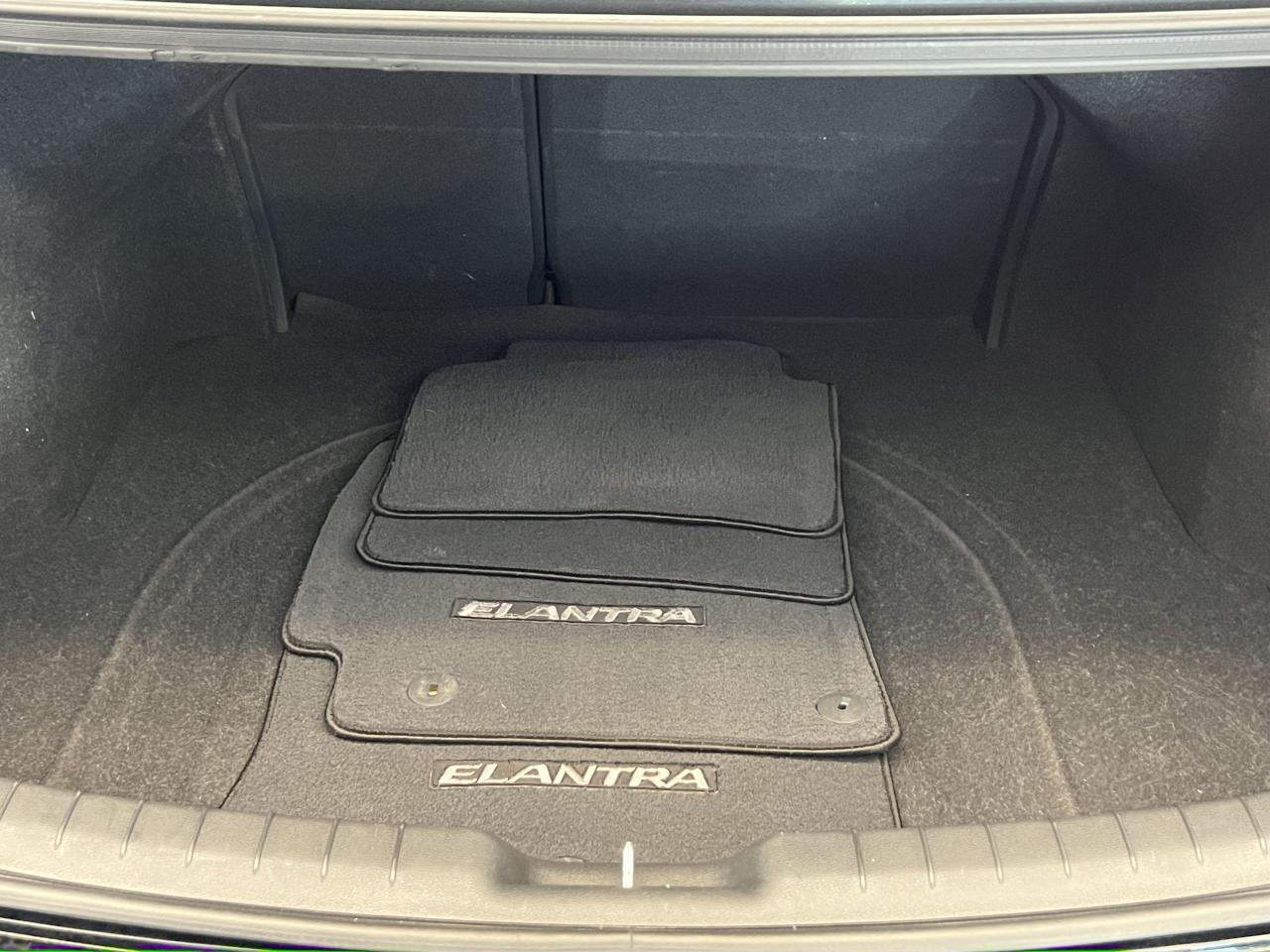 2020 Hyundai Elantra Preferred+ApplePlay+Blind Spot+Camera+CLEAN CARFAX Photo26
