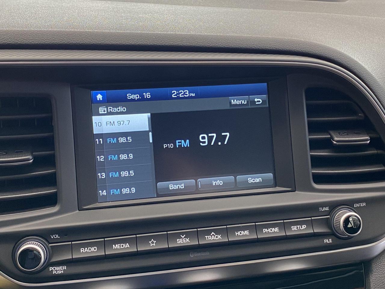 2020 Hyundai Elantra Preferred+ApplePlay+Blind Spot+Camera+CLEAN CARFAX Photo97