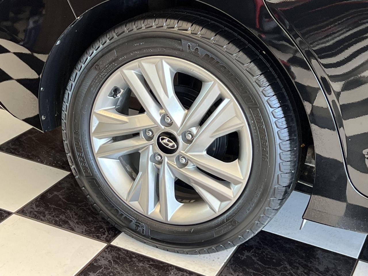 2020 Hyundai Elantra Preferred+ApplePlay+Blind Spot+Camera+CLEAN CARFAX Photo122