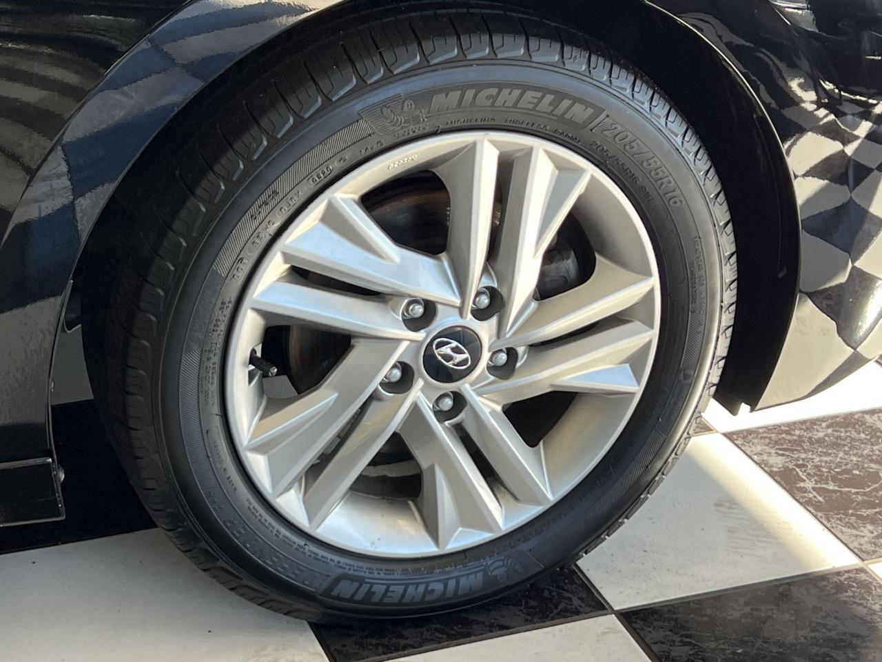 2020 Hyundai Elantra Preferred+ApplePlay+Blind Spot+Camera+CLEAN CARFAX Photo123