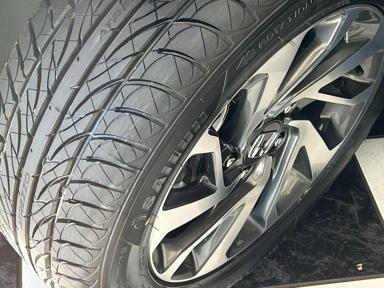 2016 Honda Civic EX+New Tires+Blind Spot Cam+ApplePlay+CLEAN CARFAX - Photo #12