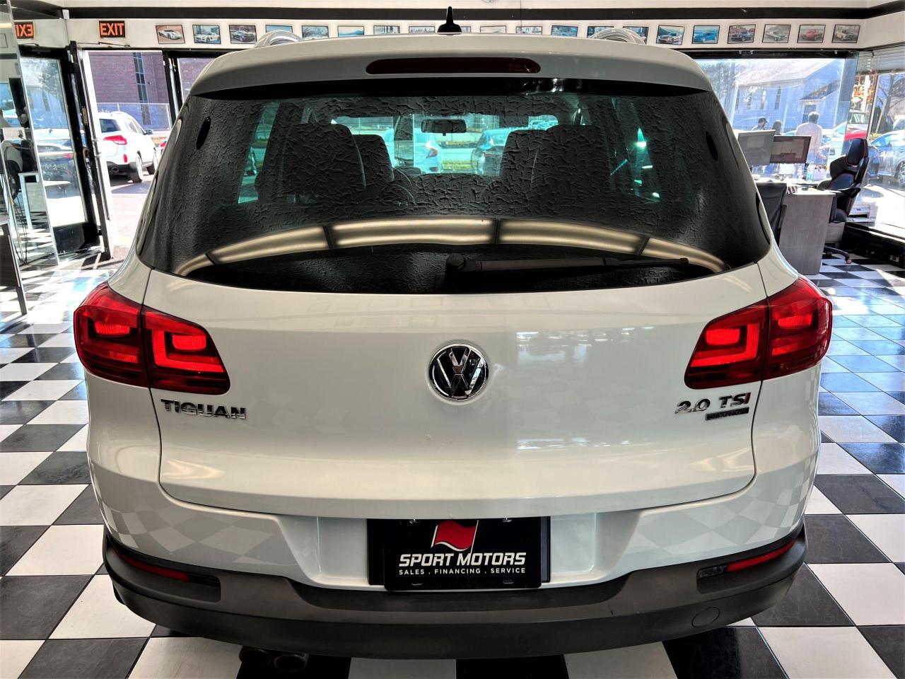 2015 Volkswagen Tiguan Comfortline 4Motion AWD+Camera+Roof+CLEAN CARFAX - Photo #3