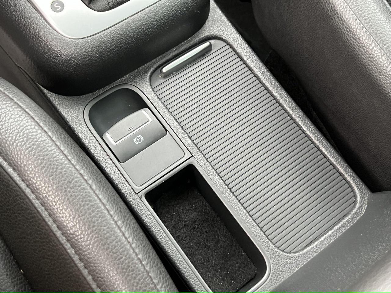 2015 Volkswagen Tiguan Comfortline 4Motion AWD+Camera+Roof+CLEAN CARFAX - Photo #34
