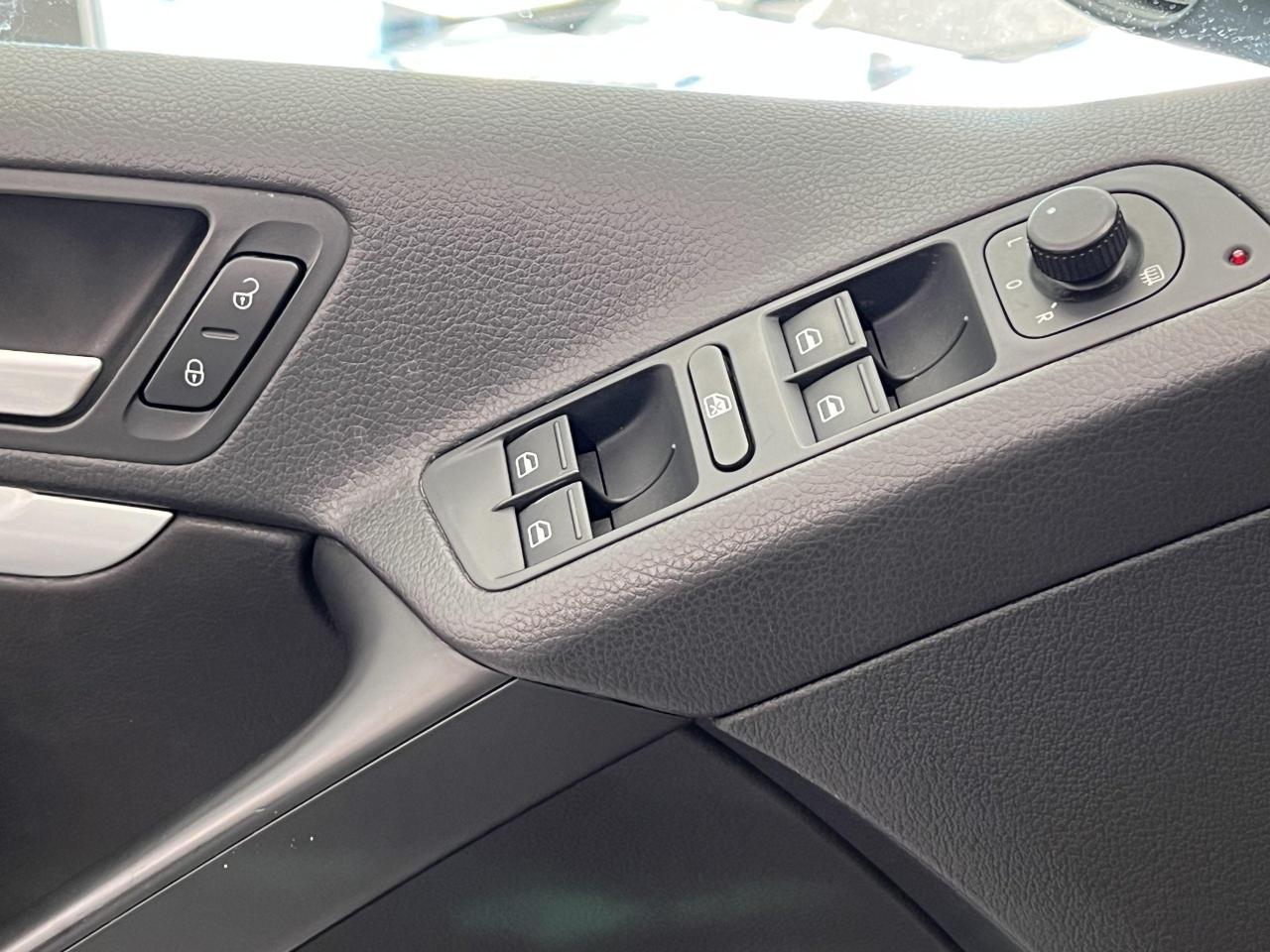 2015 Volkswagen Tiguan Comfortline 4Motion AWD+Camera+Roof+CLEAN CARFAX - Photo #41
