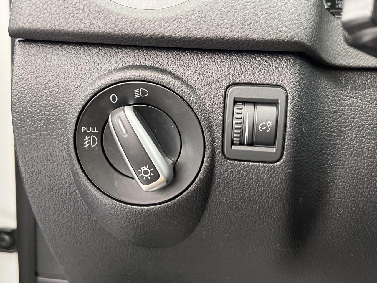 2015 Volkswagen Tiguan Comfortline 4Motion AWD+Camera+Roof+CLEAN CARFAX - Photo #46