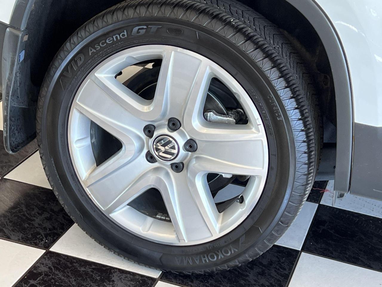 2015 Volkswagen Tiguan Comfortline 4Motion AWD+Camera+Roof+CLEAN CARFAX - Photo #51
