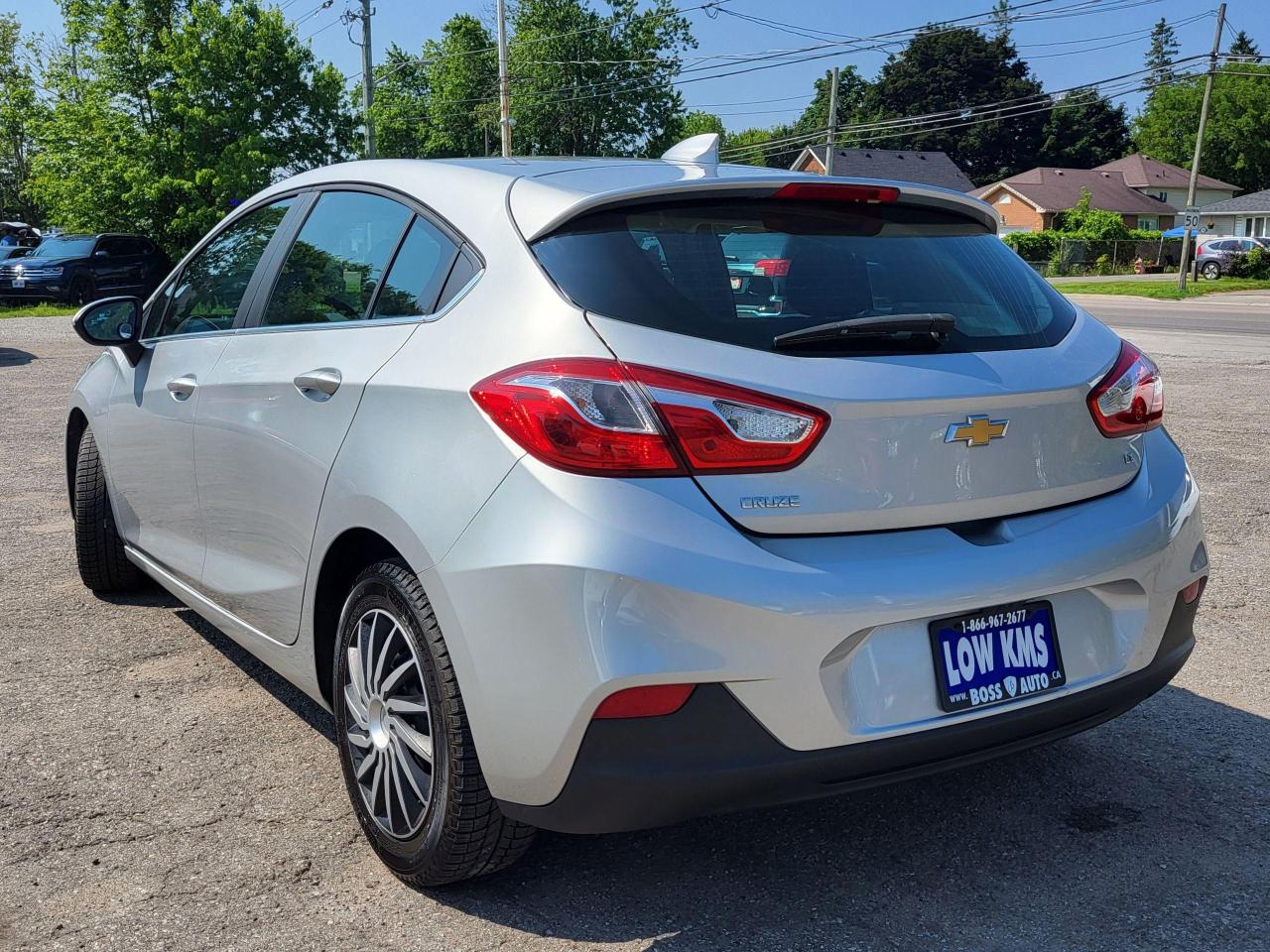2017 Chevrolet Cruze 4DR HB 1.4L LT W/1SD Photo2