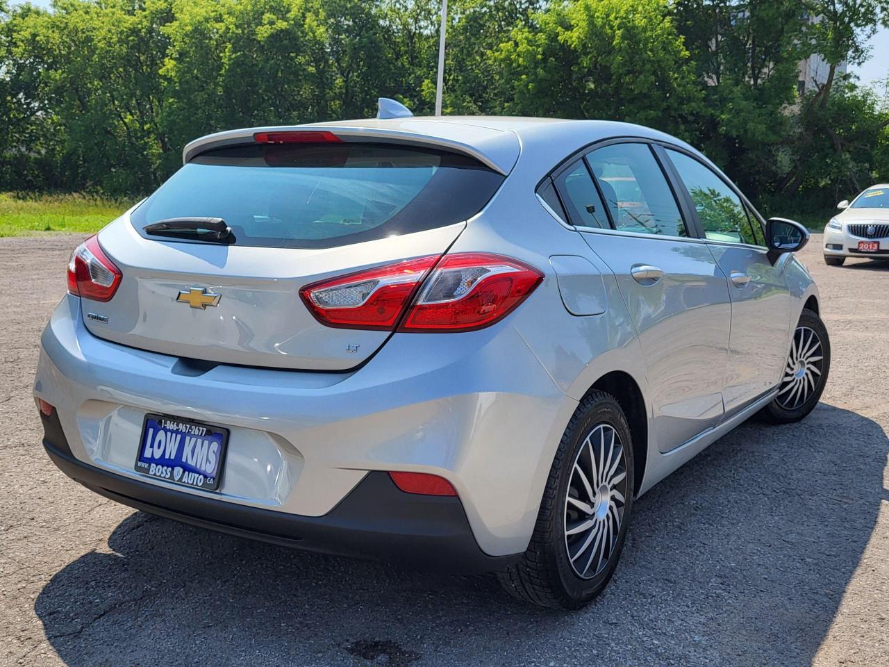 2017 Chevrolet Cruze 4DR HB 1.4L LT W/1SD Photo4