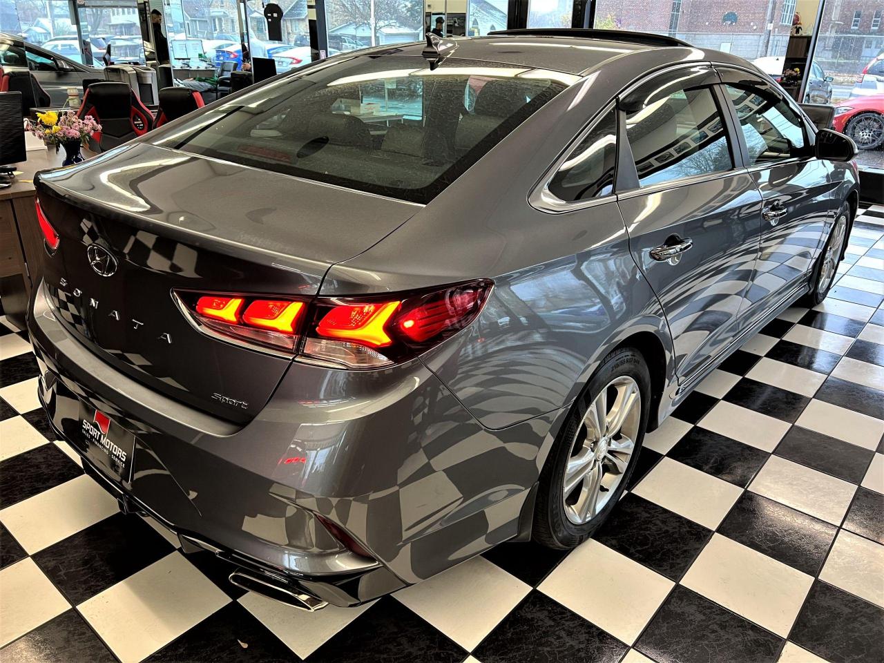 2018 Hyundai Sonata Sport+Roof+ApplyPlay+Camera+BlindSpot+CLEAN CARFAX Photo4