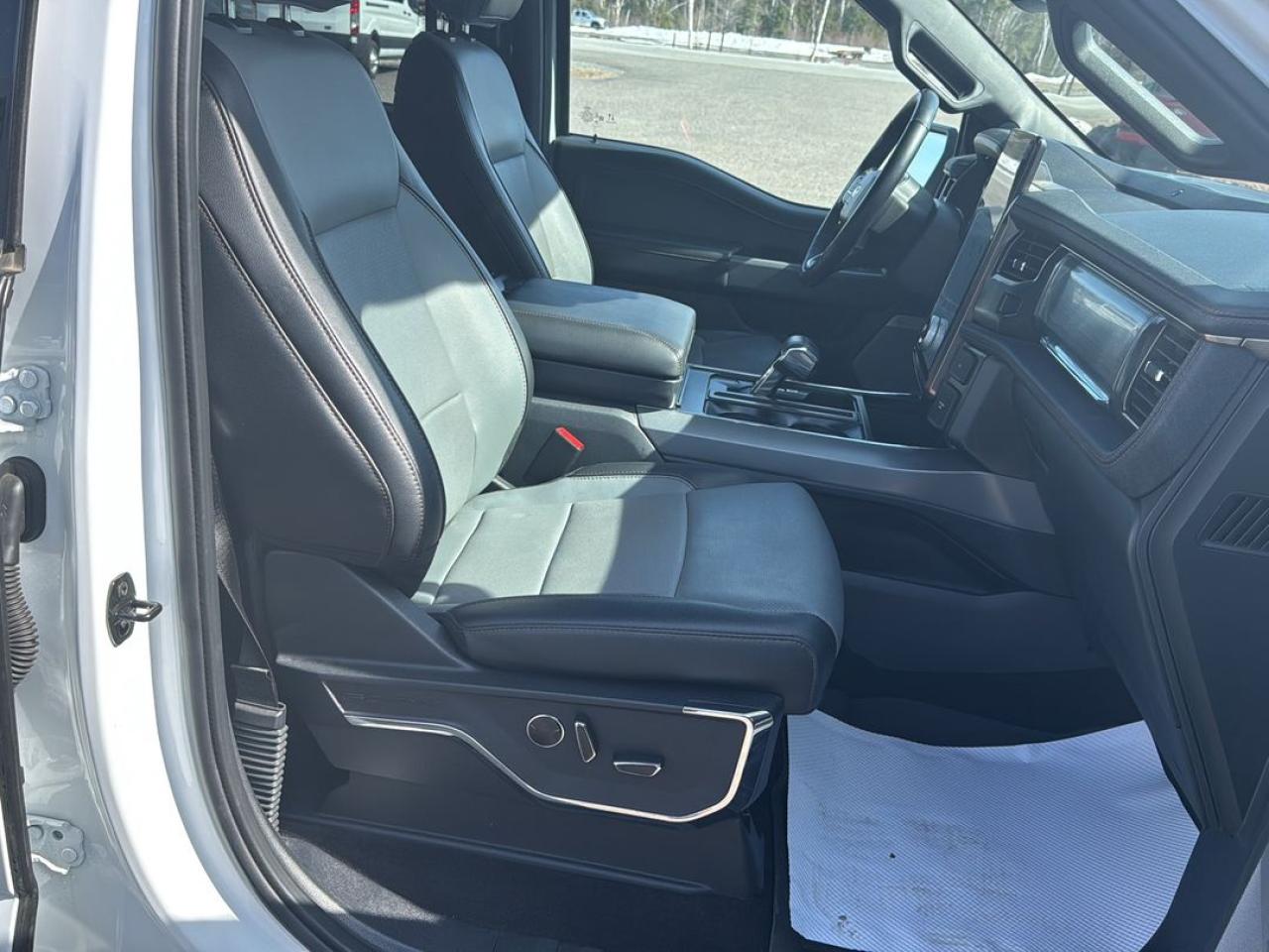 2023 Ford F-150 Lightning Lariat Photo