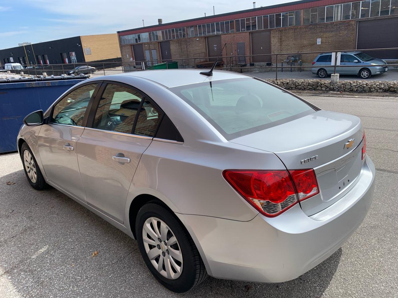 2011 Chevrolet Cruze LS Photo4