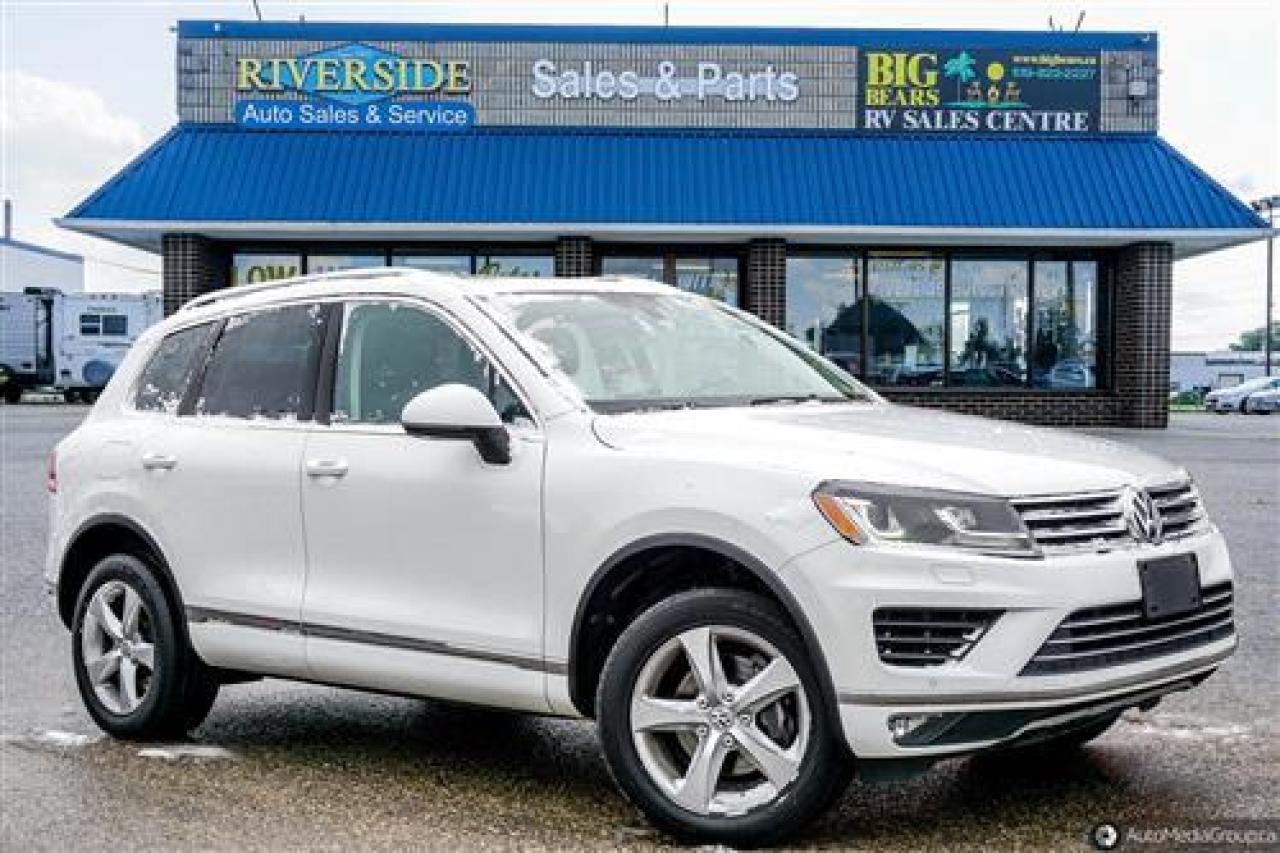 Used 2015 Volkswagen Touareg Executive - Sunroof - Heated Seats - Backup Cam for sale in Guelph, ON