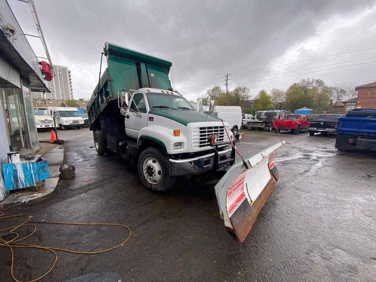 Used 2002 GMC C8500 plow and salter for sale in North York, ON