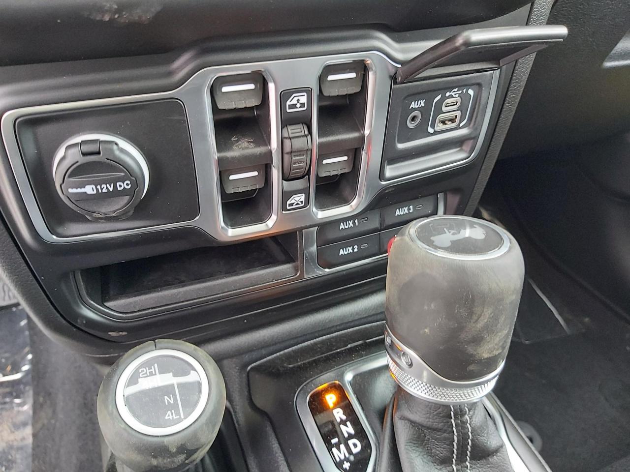 9303352