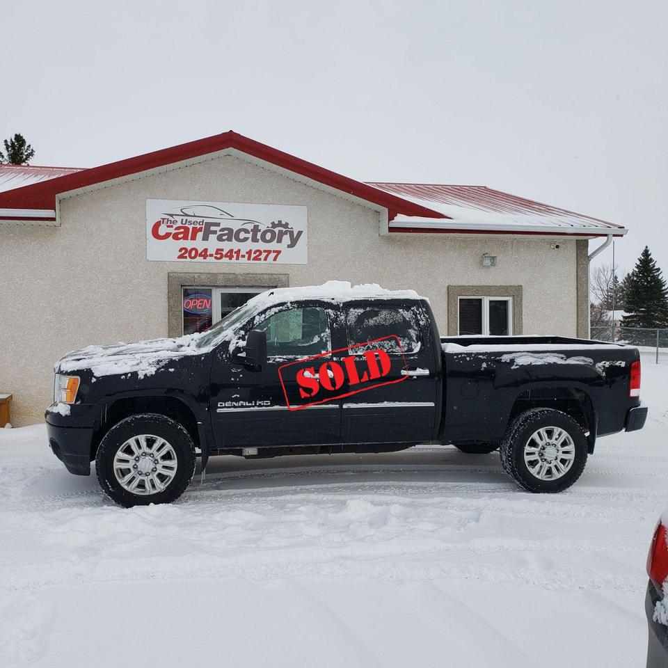 <p>****SOLD****</p><p>2012 Denali 3500 with 6.0 L V-8. Load up with Trailer Package , Heated and&nbsp; Cooled Leather Seats, Backup Camera,Bluetooth, Power Sunroof, Heated Steering Wheel ,&nbsp; Plus so much more...</p>