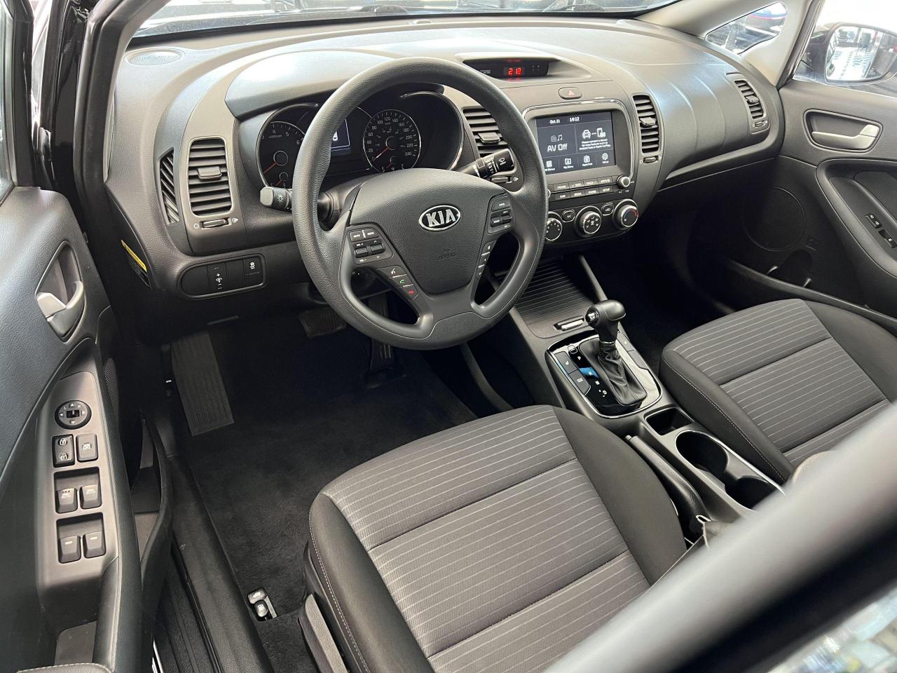 2018 Kia Forte LX+APPLEPLAY+CAMERA+NEW TIRES+CLEAN CARFAX - Photo #18