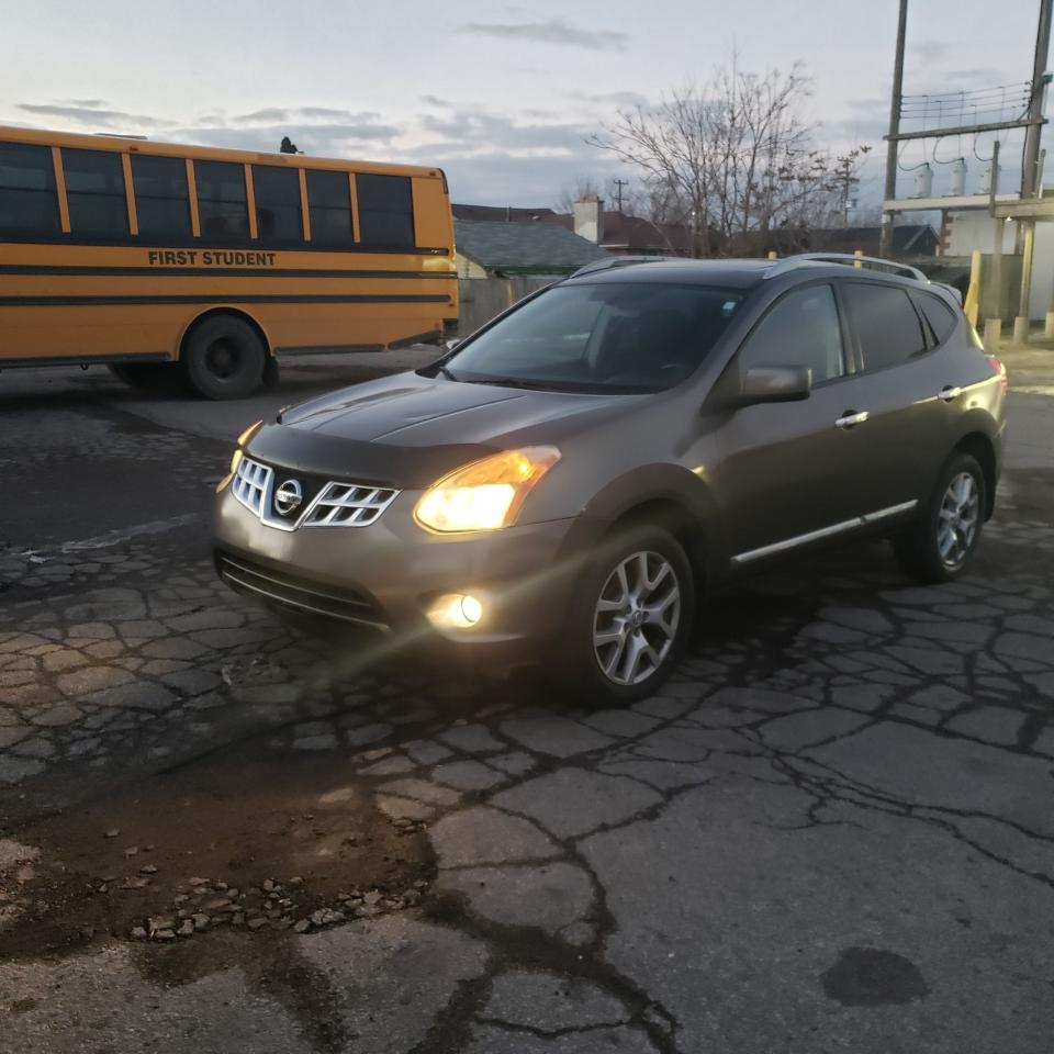 Used 2011 Nissan Rogue SV for sale in Hamilton, ON