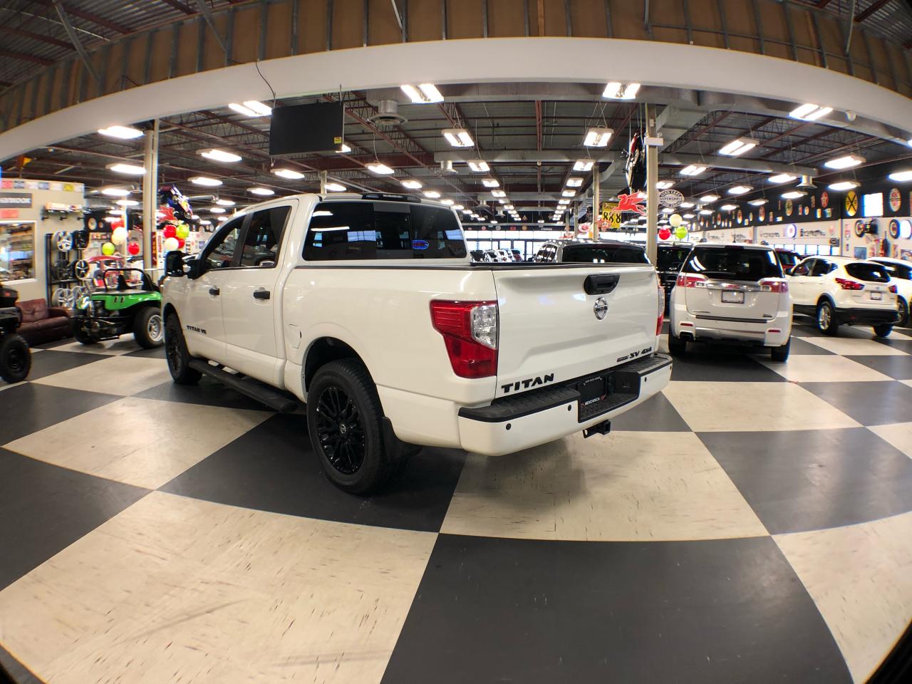 2018 Nissan Titan MIDNIGHT EDITION 4X4 B/SPOT CARPLAY CAMERA Photo4