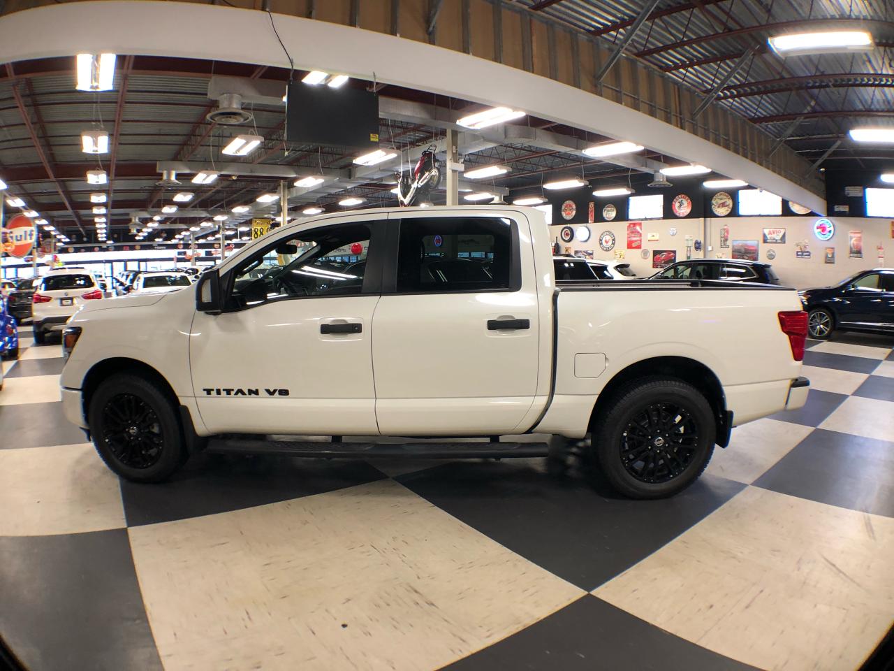 2018 Nissan Titan MIDNIGHT EDITION 4X4 B/SPOT CARPLAY CAMERA Photo3