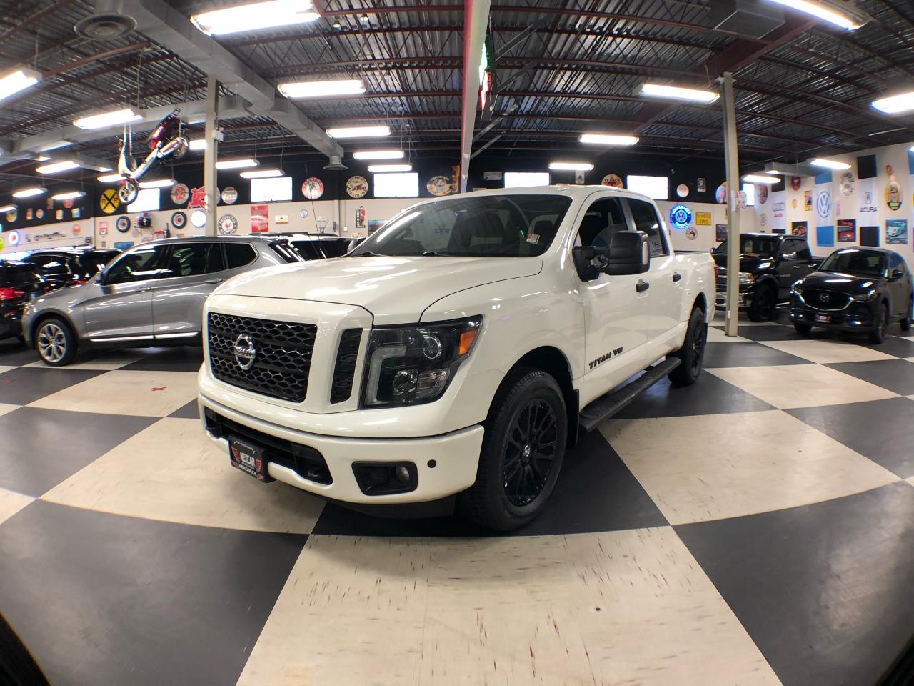 2018 Nissan Titan MIDNIGHT EDITION 4X4 B/SPOT CARPLAY CAMERA Photo2