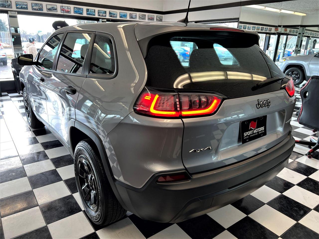 2019 Jeep Cherokee SPORT 4x4+ApplePlay+Camera+HeatedSeats+CLEANCARFAX - Photo #2