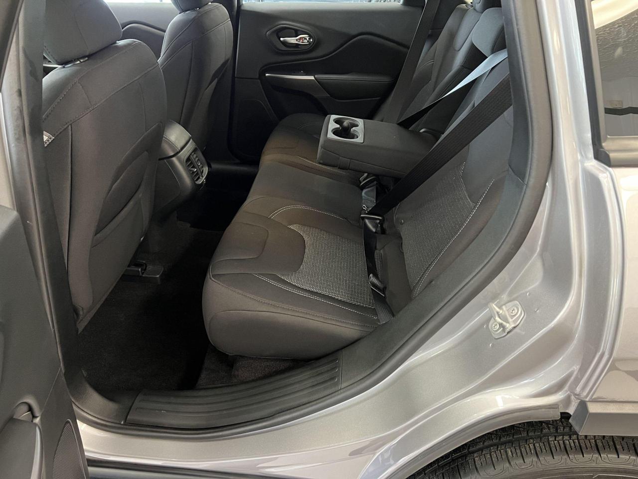 2019 Jeep Cherokee SPORT 4x4+ApplePlay+Camera+HeatedSeats+CLEANCARFAX - Photo #23