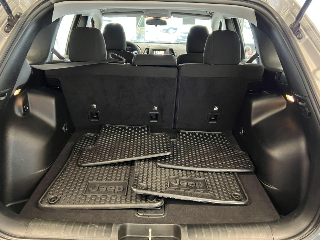 2019 Jeep Cherokee SPORT 4x4+ApplePlay+Camera+HeatedSeats+CLEANCARFAX - Photo #25