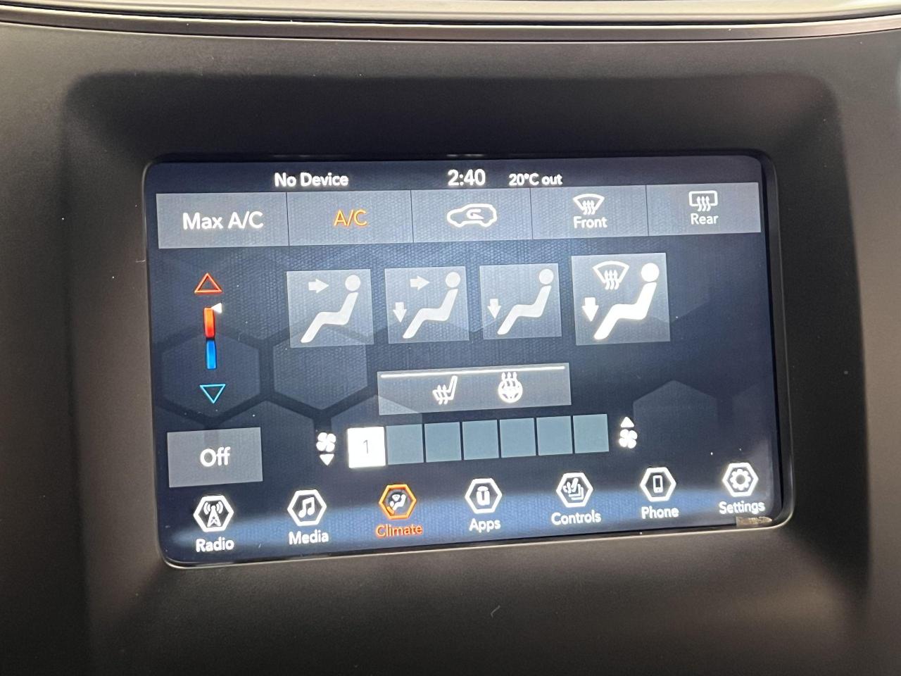 2019 Jeep Cherokee SPORT 4x4+ApplePlay+Camera+HeatedSeats+CLEANCARFAX - Photo #32