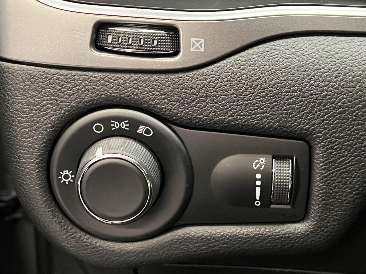 2019 Jeep Cherokee SPORT 4x4+ApplePlay+Camera+HeatedSeats+CLEANCARFAX - Photo #46