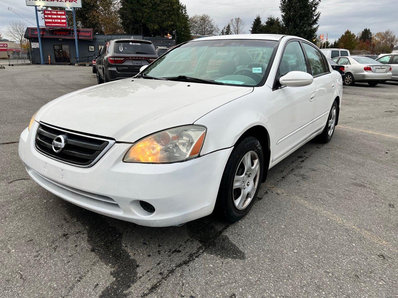 Photo of White 2004 Nissan Altima