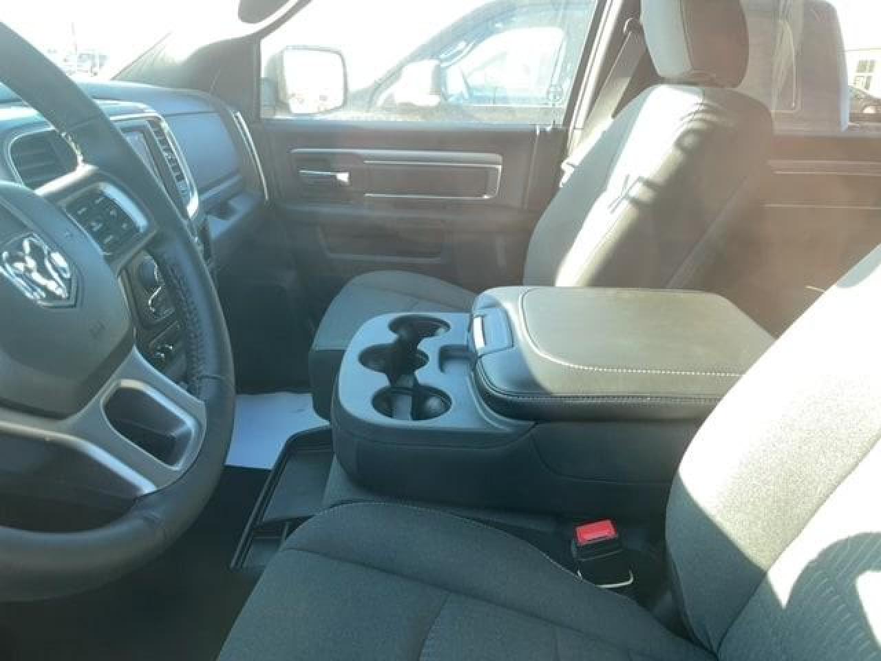 2022 RAM 1500 Classic WARLOCK Photo2