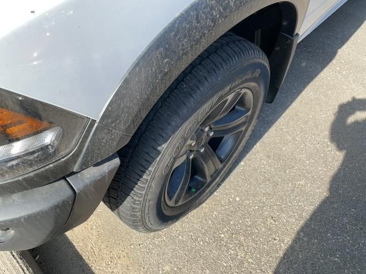 2022 RAM 1500 Classic WARLOCK Photo4