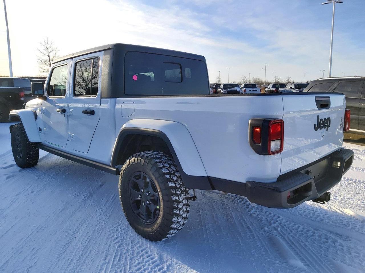 2023 Jeep Gladiator Sport S Photo4