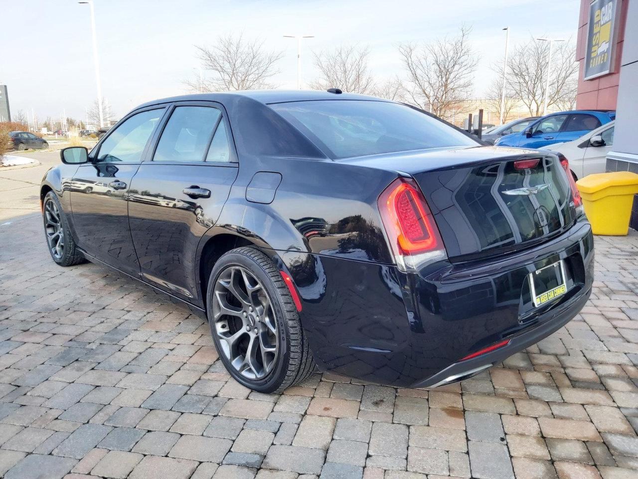 2017 Chrysler 300 S Photo4