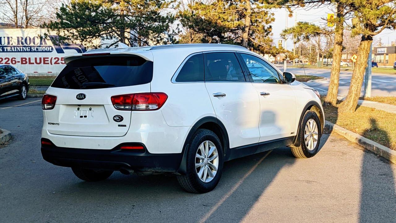 2017 Kia Sorento AWD 4dr LX Turbo Photo3