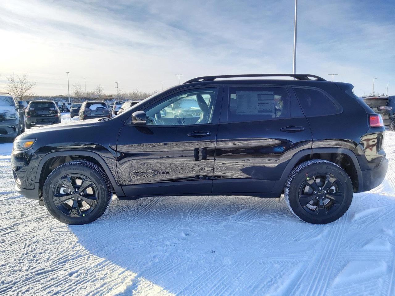 2022 Jeep Cherokee Altitude Photo3